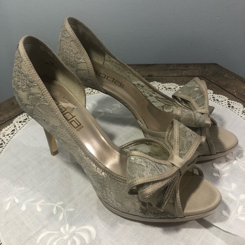 Moda Spana Lace Kitten Heel With Bows Size 8.5